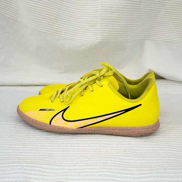 Nike Youth Mercurial Vapor 15 Club IC Soccer Shoes Yellow Strike - Picture 2 of 13